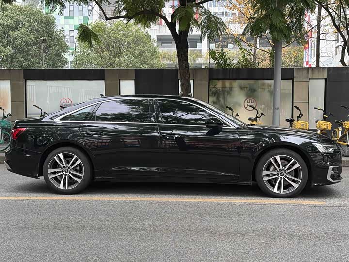 Фото 15 - Audi A6L