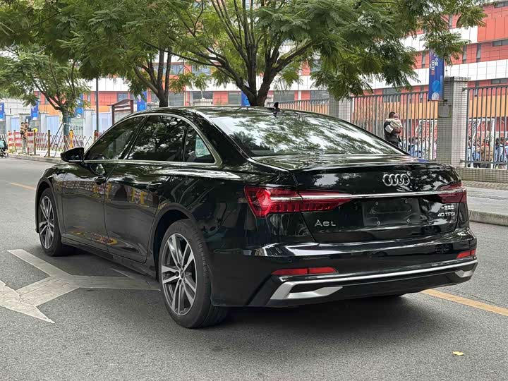 Фото 16 - Audi A6L