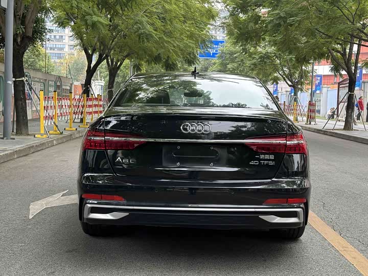 Фото 17 - Audi A6L