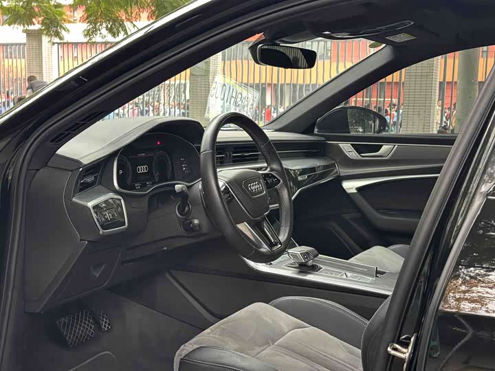 Фото 5 - Audi A6L