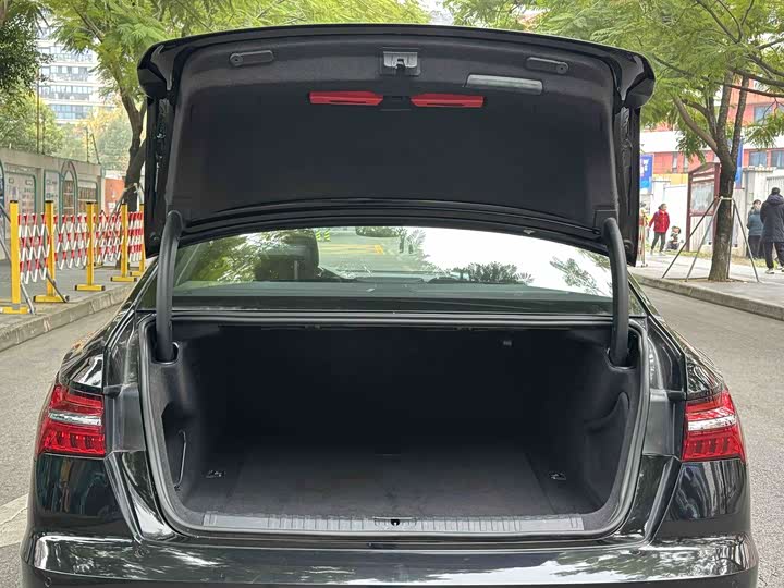 Фото 7 - Audi A6L