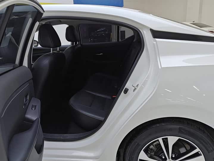 Фото 11 - Nissan Sylphy