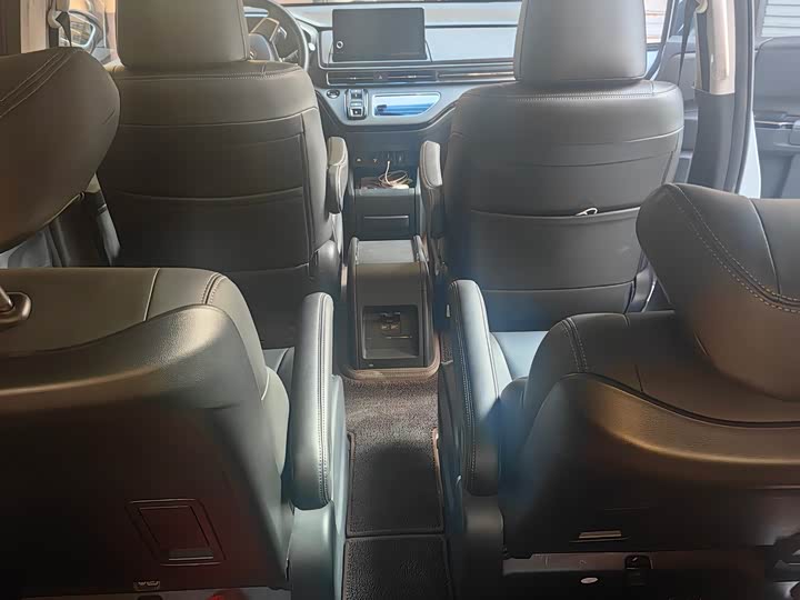 Фото 3 - Honda Elysion