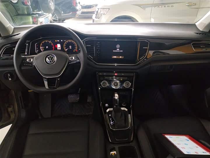 Фото 10 - Volkswagen T-Roc