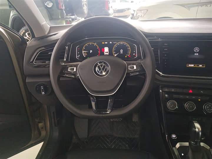 Фото 11 - Volkswagen T-Roc