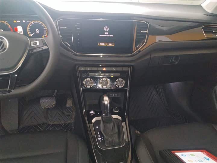 Фото 13 - Volkswagen T-Roc