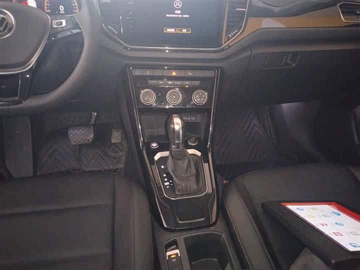 Фото 14 - Volkswagen T-Roc