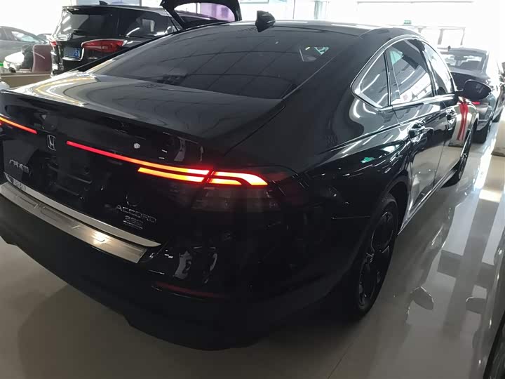 Фото 7 - Honda Accord