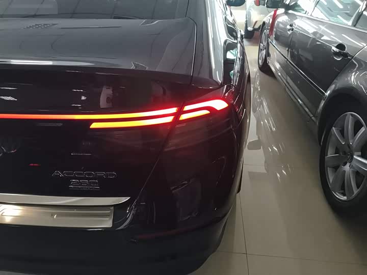 Фото 8 - Honda Accord