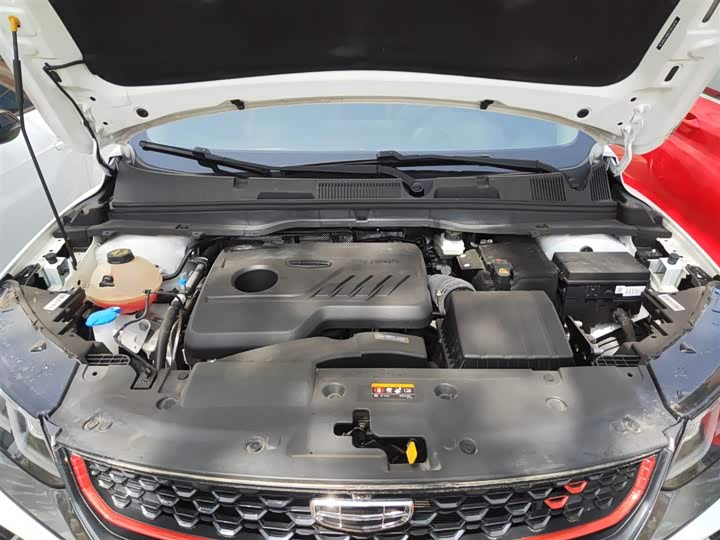 Фото 10 - Geely Coolray