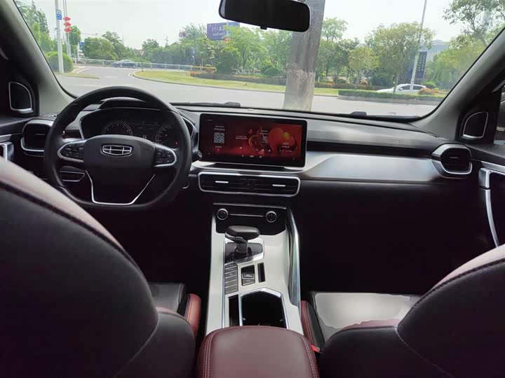 Фото 12 - Geely Coolray