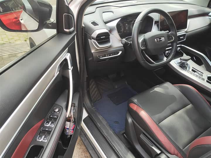 Фото 13 - Geely Coolray