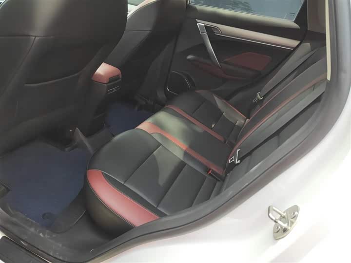 Фото 14 - Geely Coolray