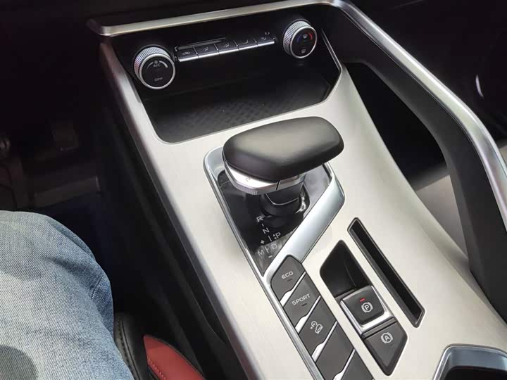 Фото 6 - Geely Coolray