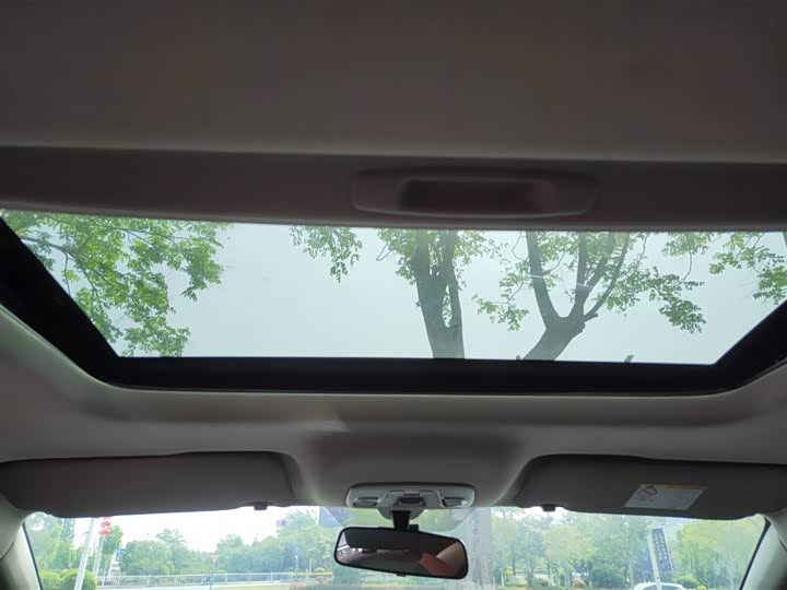 Фото 8 - Geely Coolray