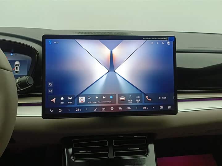 Фото 13 - BYD Han