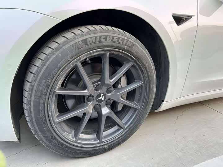 Фото 9 - Tesla Model 3