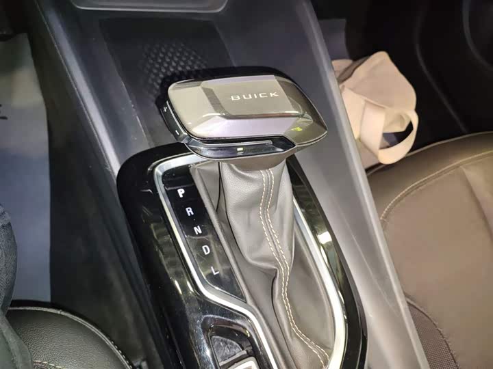 Фото 14 - Buick Verano