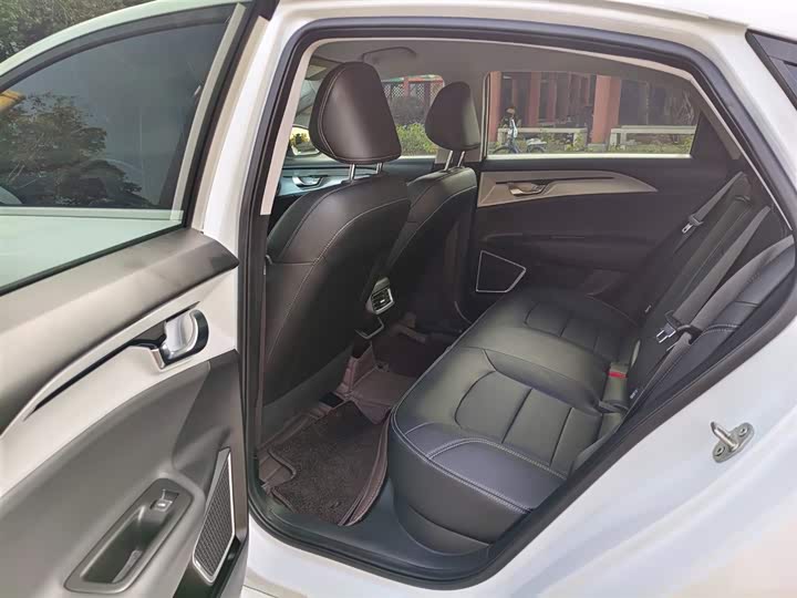 Фото 11 - Geely Geometry A