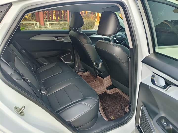 Фото 13 - Geely Geometry A