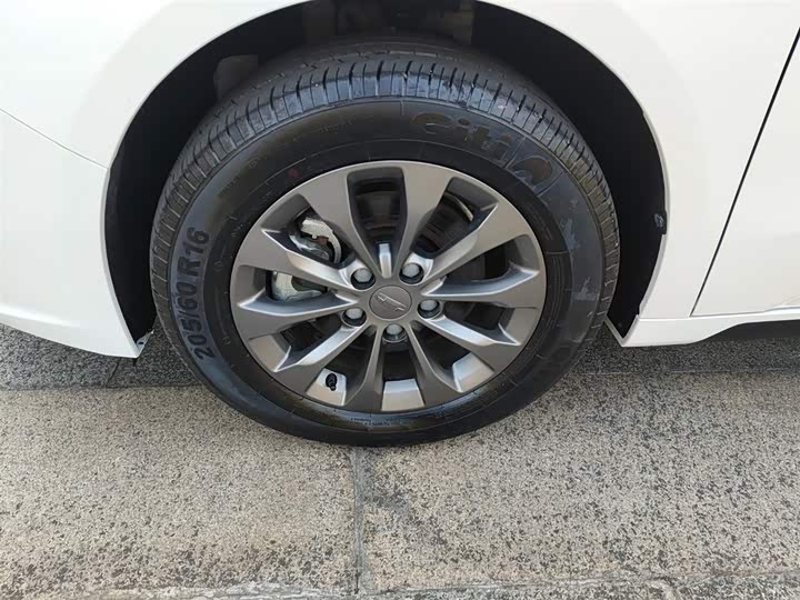 Фото 14 - Geely Geometry A