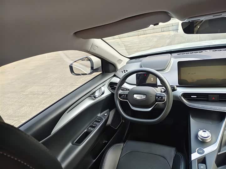 Фото 8 - Geely Geometry A