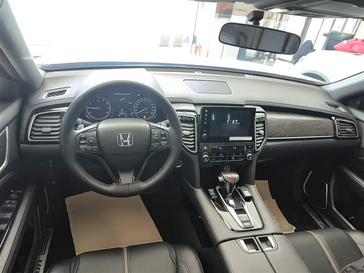 Фото 10 - Honda UR-V