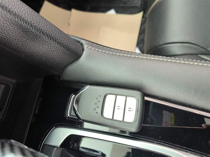 Фото 9 - Honda UR-V