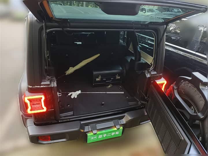 Фото 10 - Jeep Wrangler