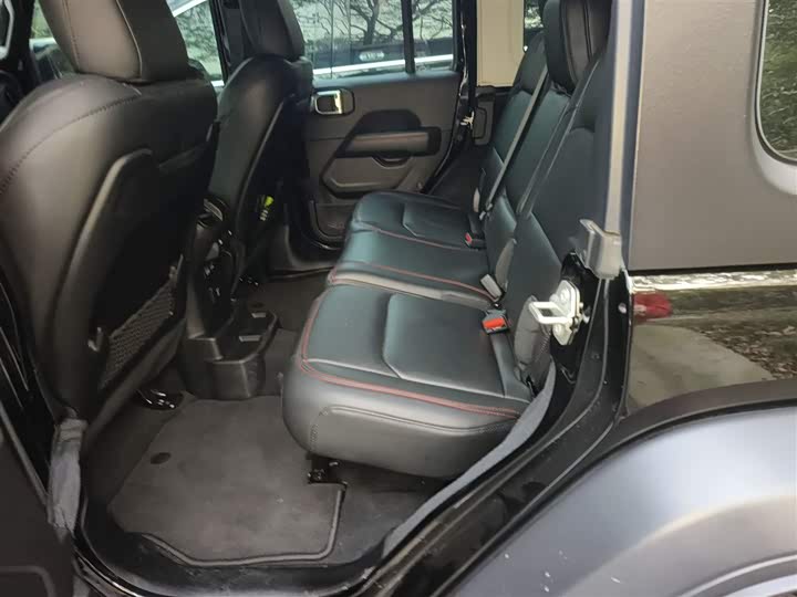 Фото 15 - Jeep Wrangler