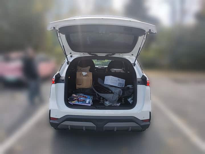 Фото 10 - Geely Galaxy L7