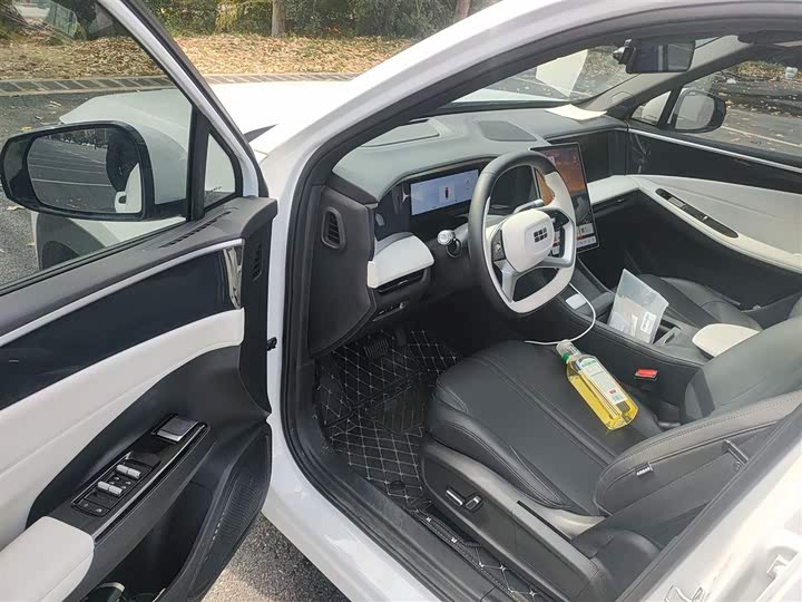 Фото 14 - Geely Galaxy L7