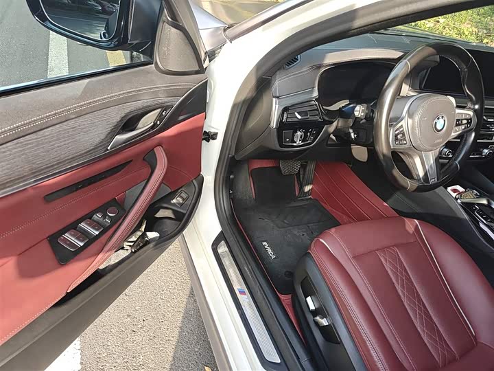 Фото 14 - BMW 5 Series