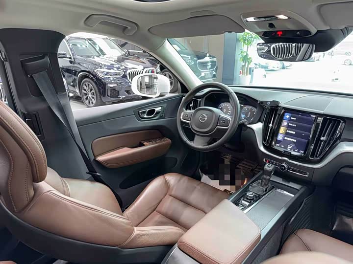 Фото 10 - Volvo XC60