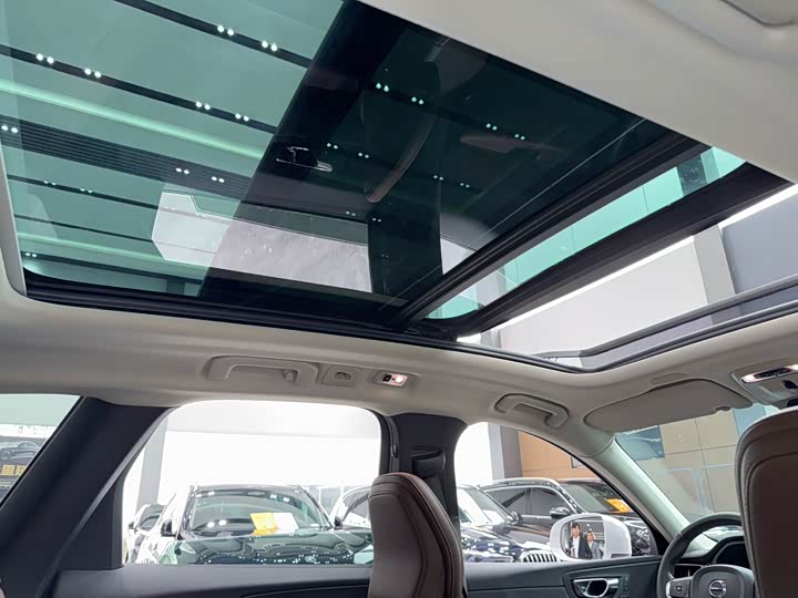 Фото 12 - Volvo XC60