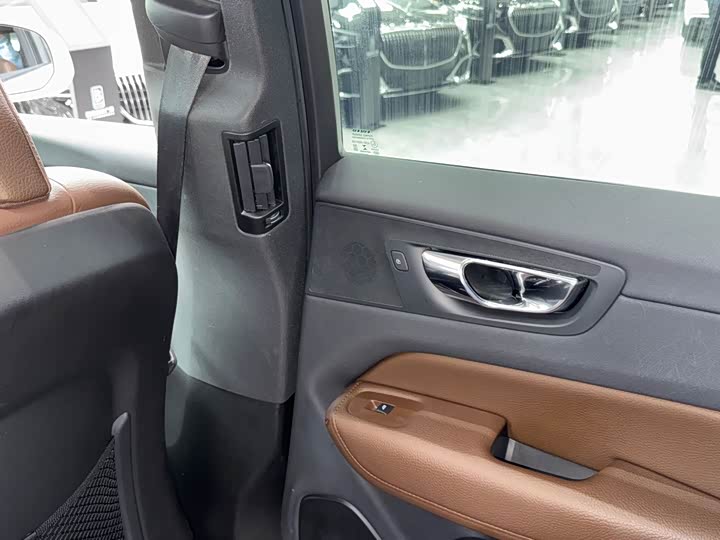 Фото 13 - Volvo XC60