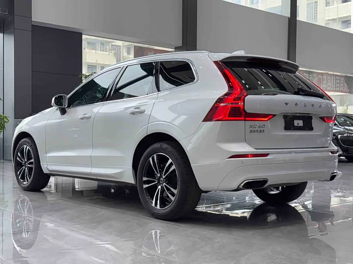 Фото 14 - Volvo XC60