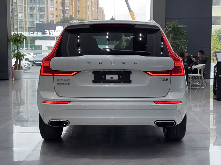 Фото 15 - Volvo XC60