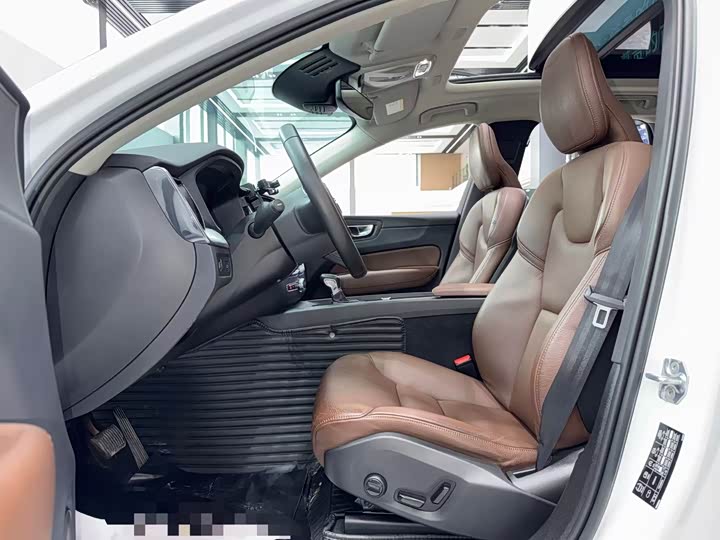 Фото 4 - Volvo XC60