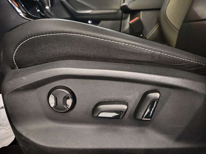 Фото 10 - Volkswagen T-Roc