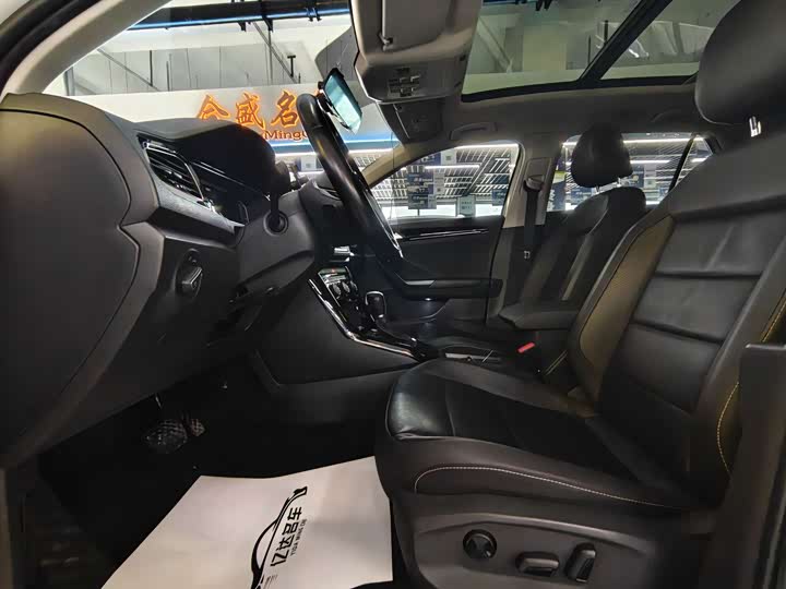 Фото 11 - Volkswagen T-Roc