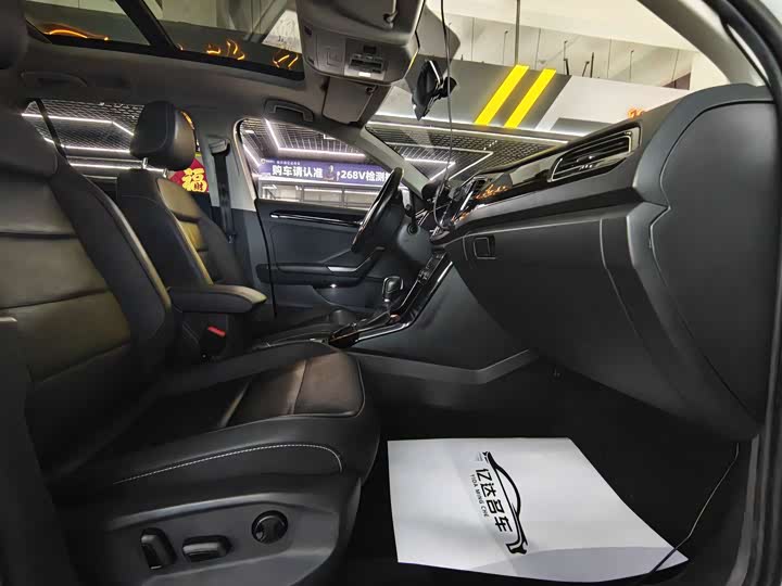 Фото 12 - Volkswagen T-Roc