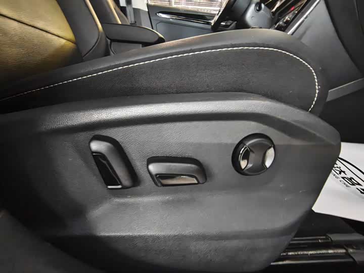 Фото 13 - Volkswagen T-Roc