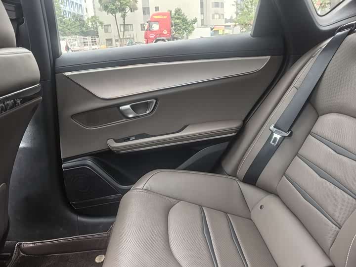 Фото 13 - BYD Han