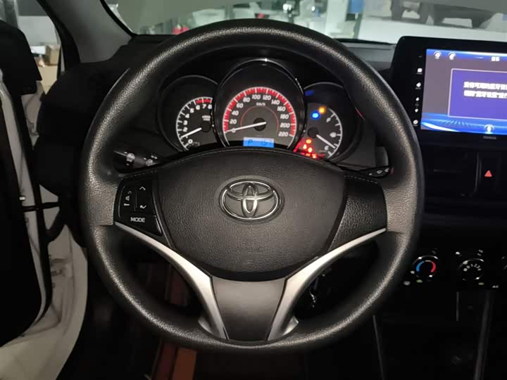 Фото 11 - Toyota Vios