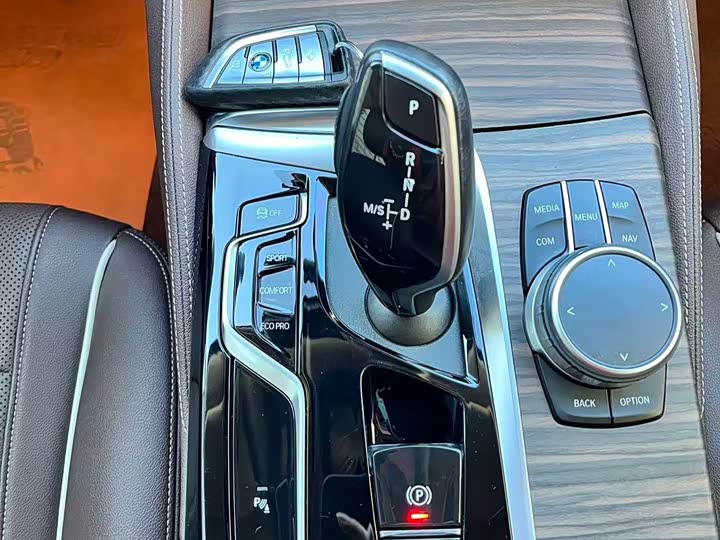 Фото 15 - BMW 5 Series