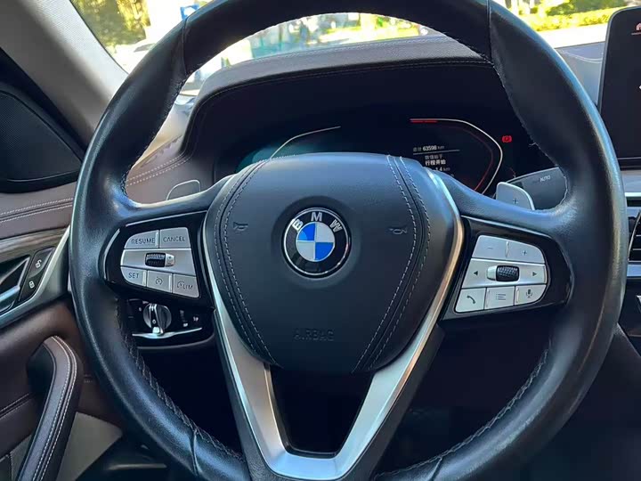 Фото 16 - BMW 5 Series