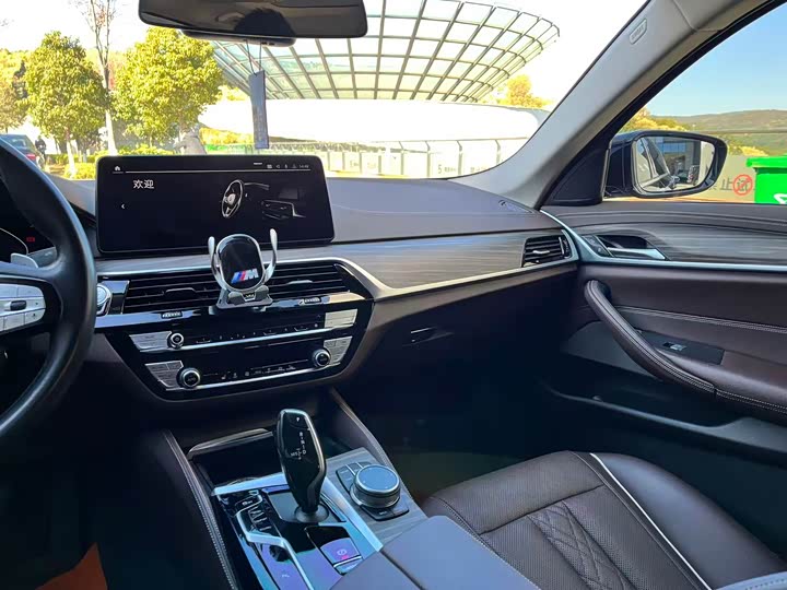 Фото 18 - BMW 5 Series