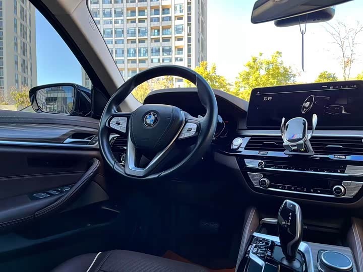 Фото 19 - BMW 5 Series