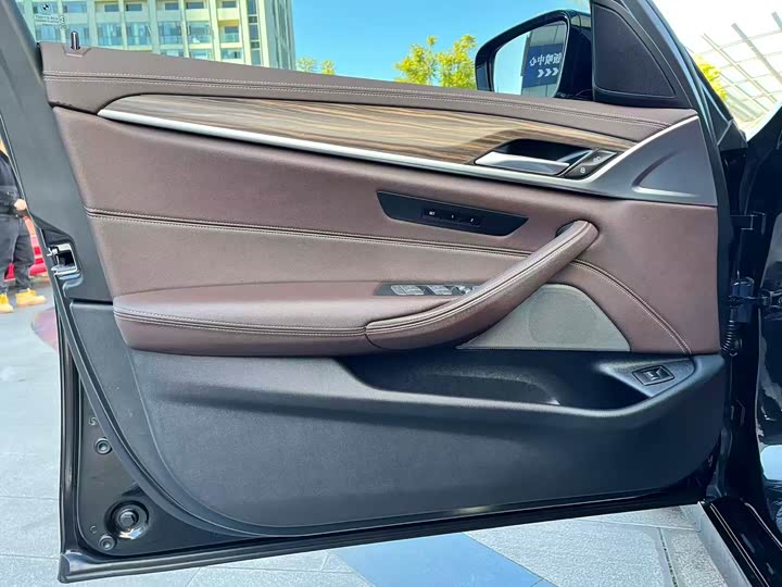 Фото 27 - BMW 5 Series